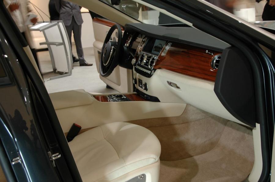  Rolls-Royce Ghost 2009 года  (фото 2 из 106)